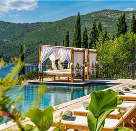 4 bedroom luxury villa with infinity pool and steps to beach in Molunat, Dubrovnik region, sleeps 8